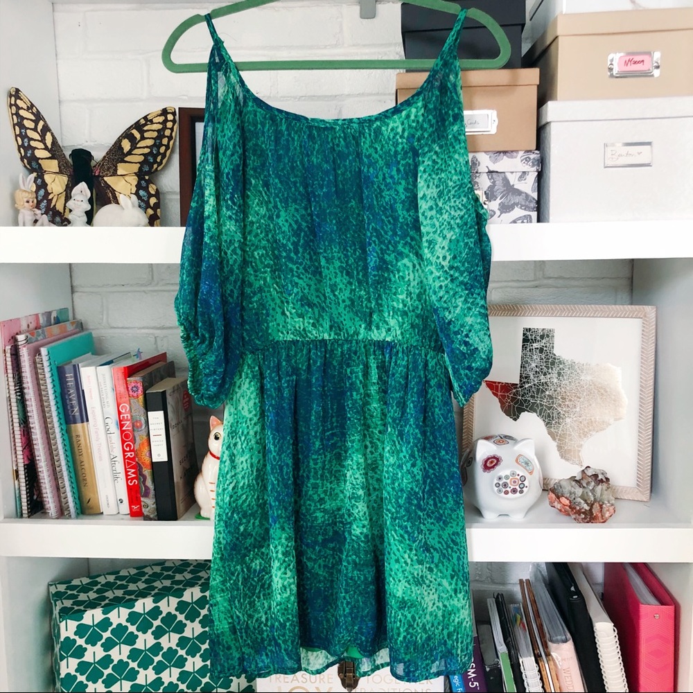 LAST CHANCE 🔥 Green and Blue Cold Shoulder Mini Dress - Picture 2 of 5